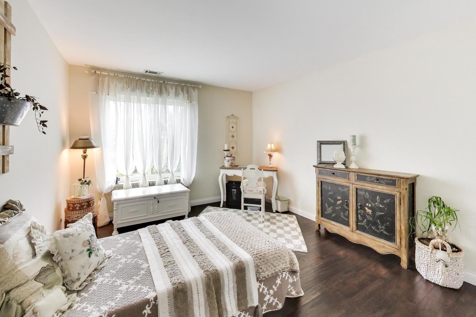 950 E Wilmette Road #405, Palatine, IL 60074
