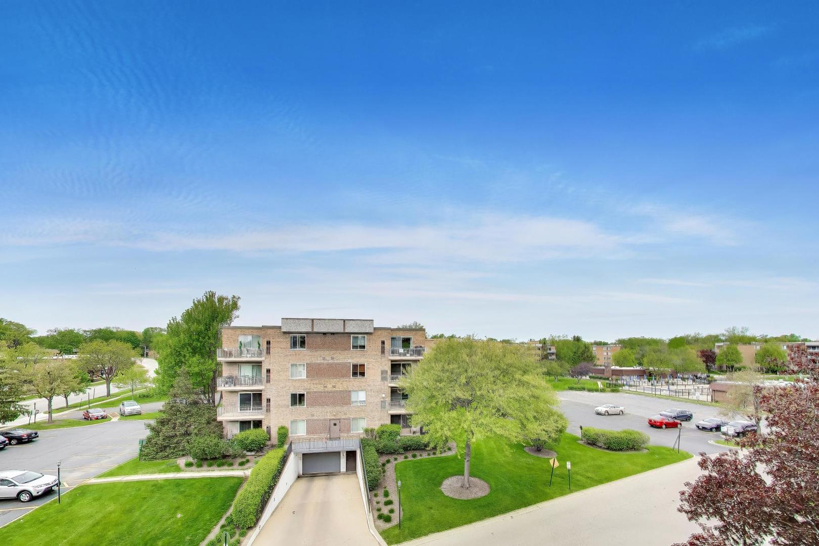 950 E Wilmette Road #405, Palatine, IL 60074