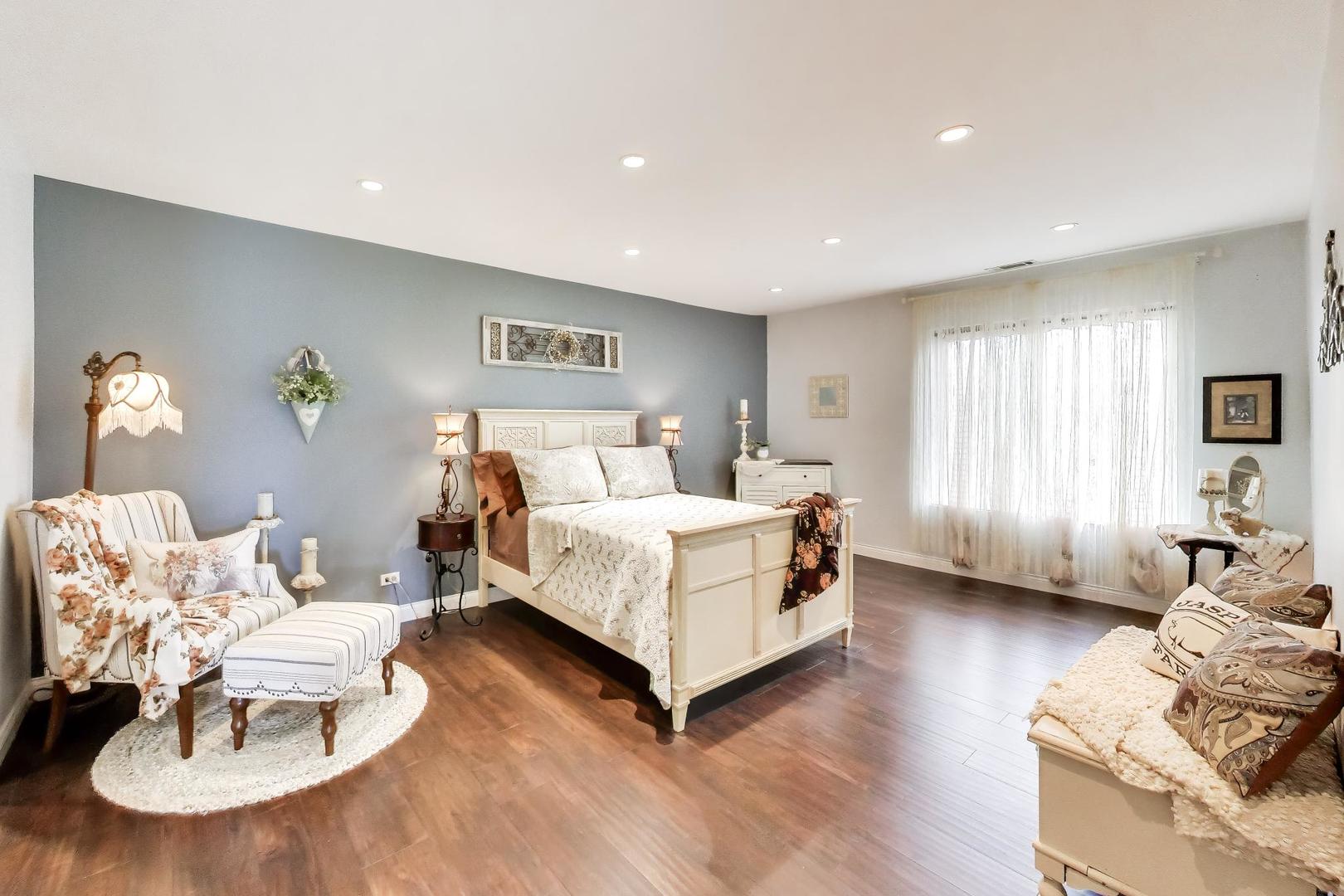 950 E Wilmette Road #405, Palatine, IL 60074