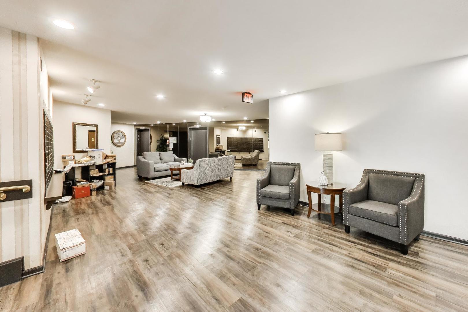 950 E Wilmette Road #405, Palatine, IL 60074
