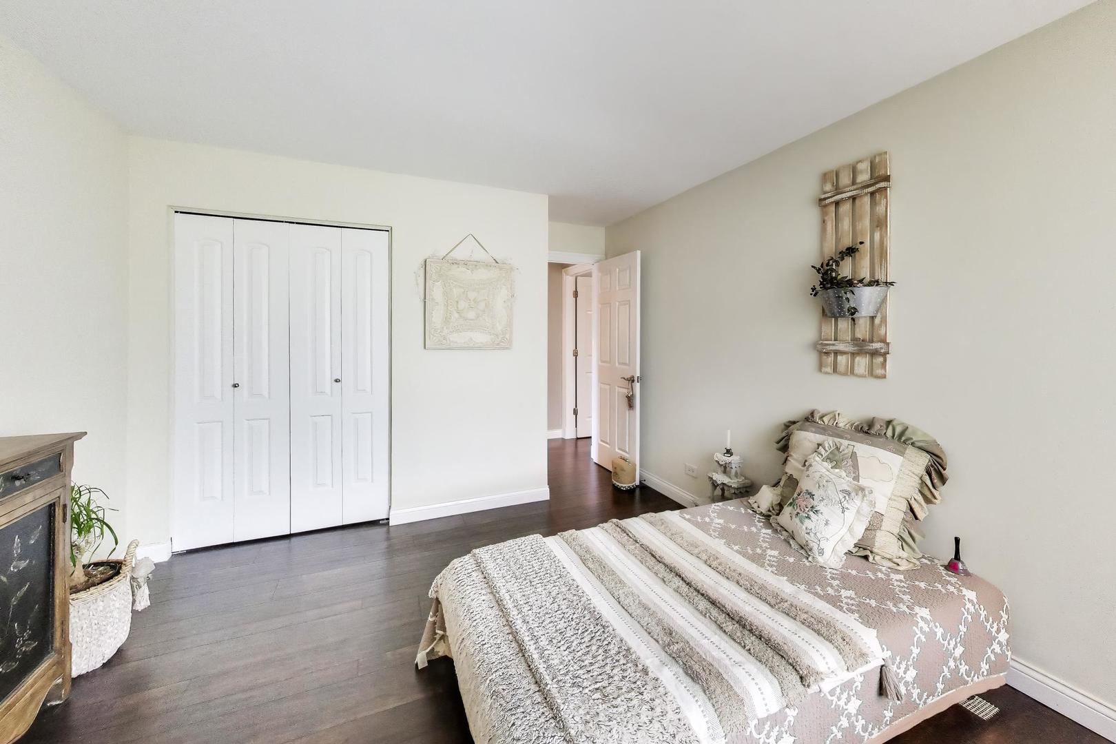950 E Wilmette Road #405, Palatine, IL 60074