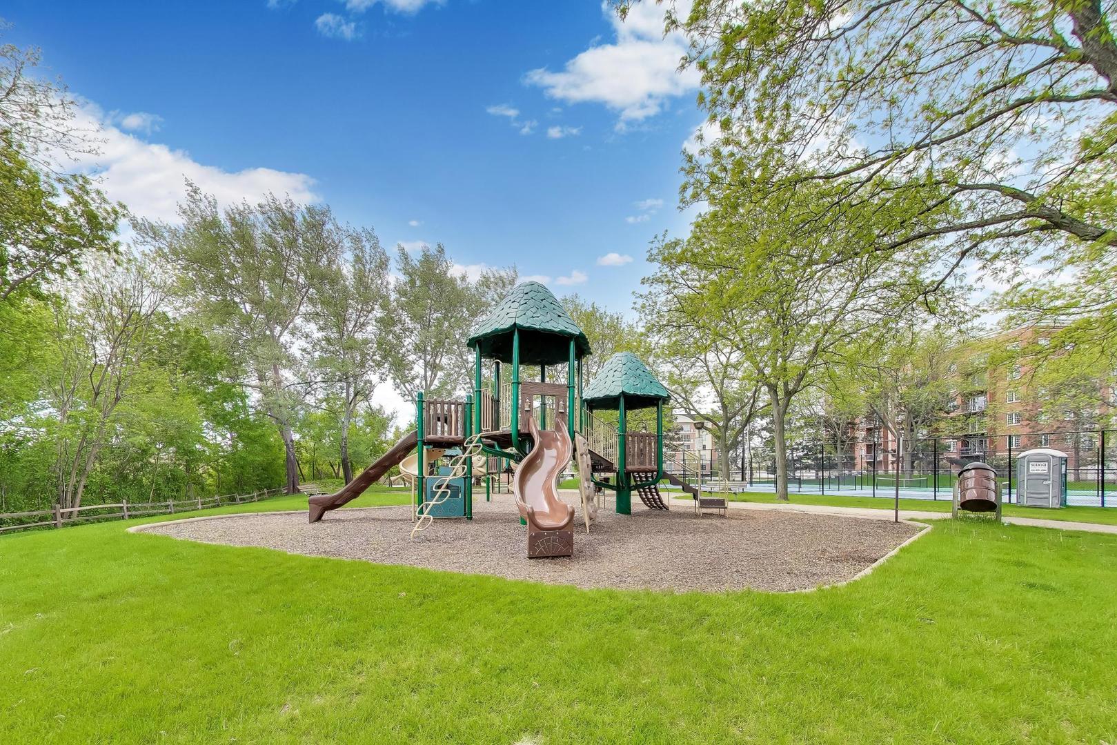 950 E Wilmette Road #405, Palatine, IL 60074
