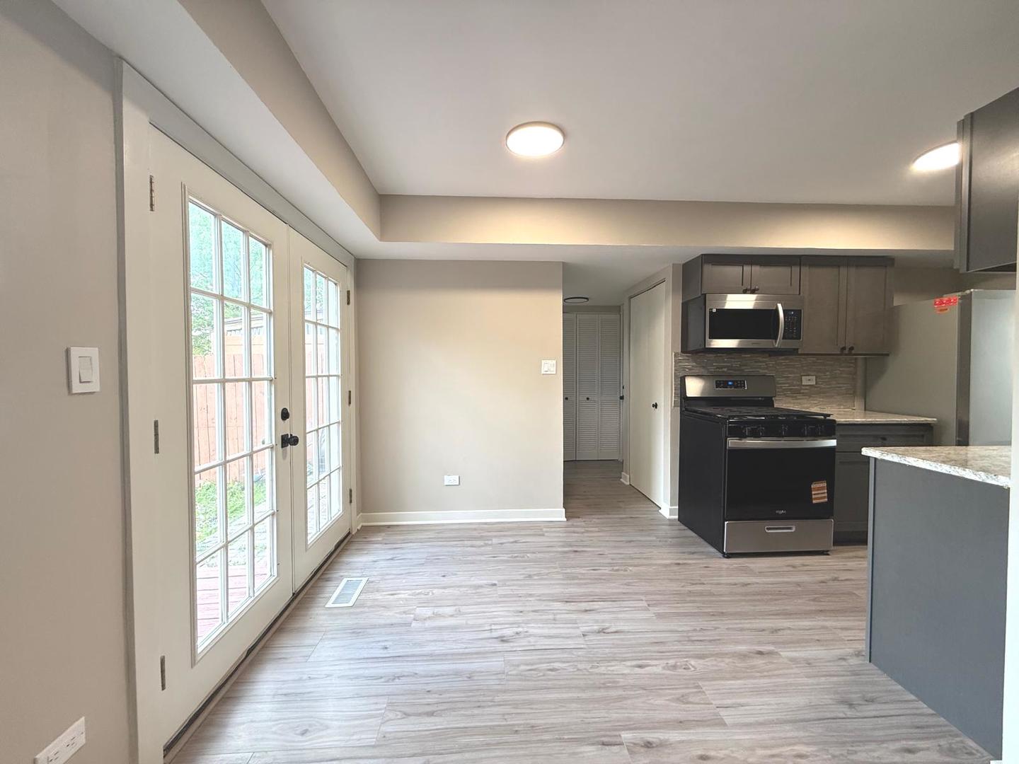 750 Roosevelt Road #750, Hanover Park, IL 60133