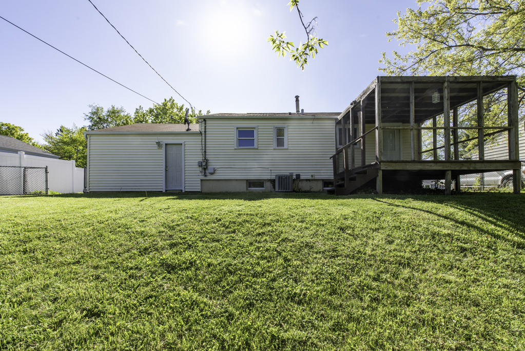 2123 N McAree Road, Waukegan, IL 60087