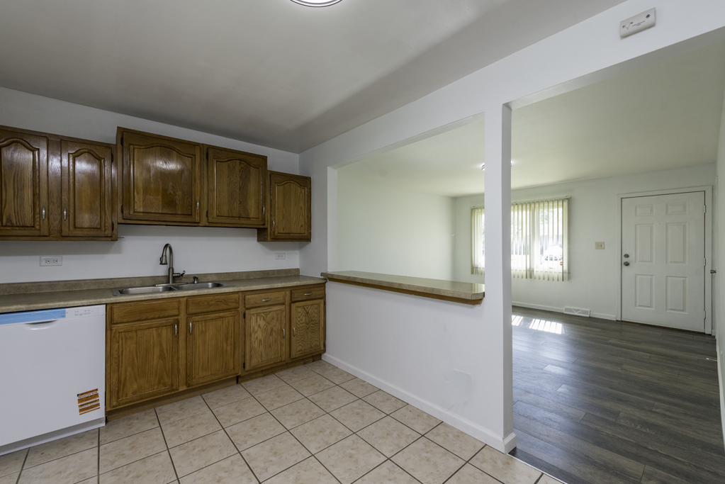 2123 N McAree Road, Waukegan, IL 60087