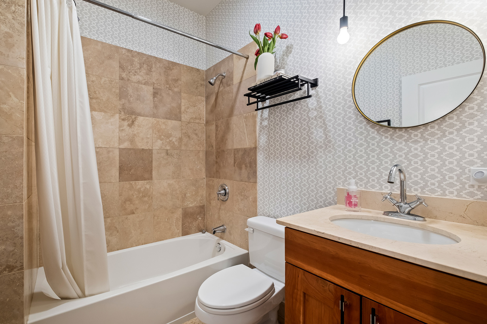 7300 N Hamilton Avenue #1S, Chicago, IL 60645