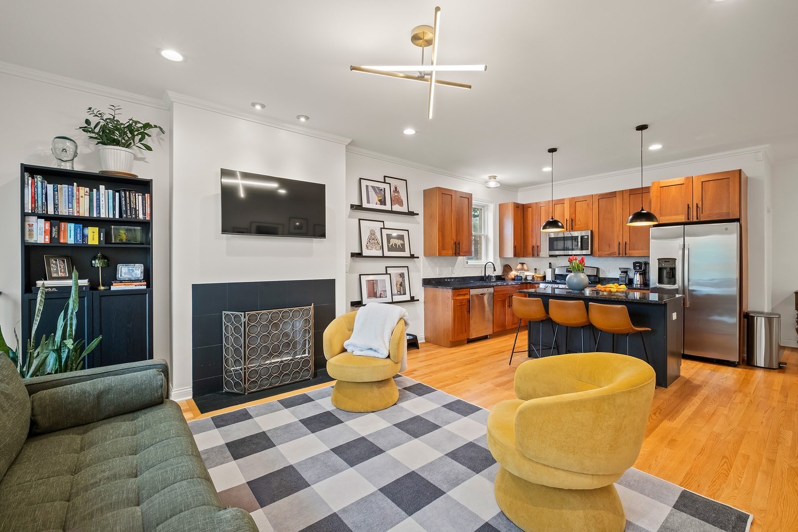 7300 N Hamilton Avenue #1S, Chicago, IL 60645