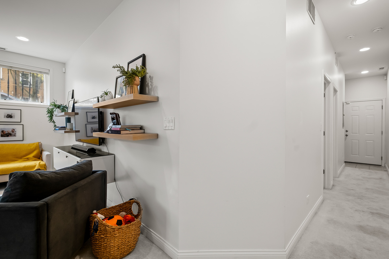 7300 N Hamilton Avenue #1S, Chicago, IL 60645