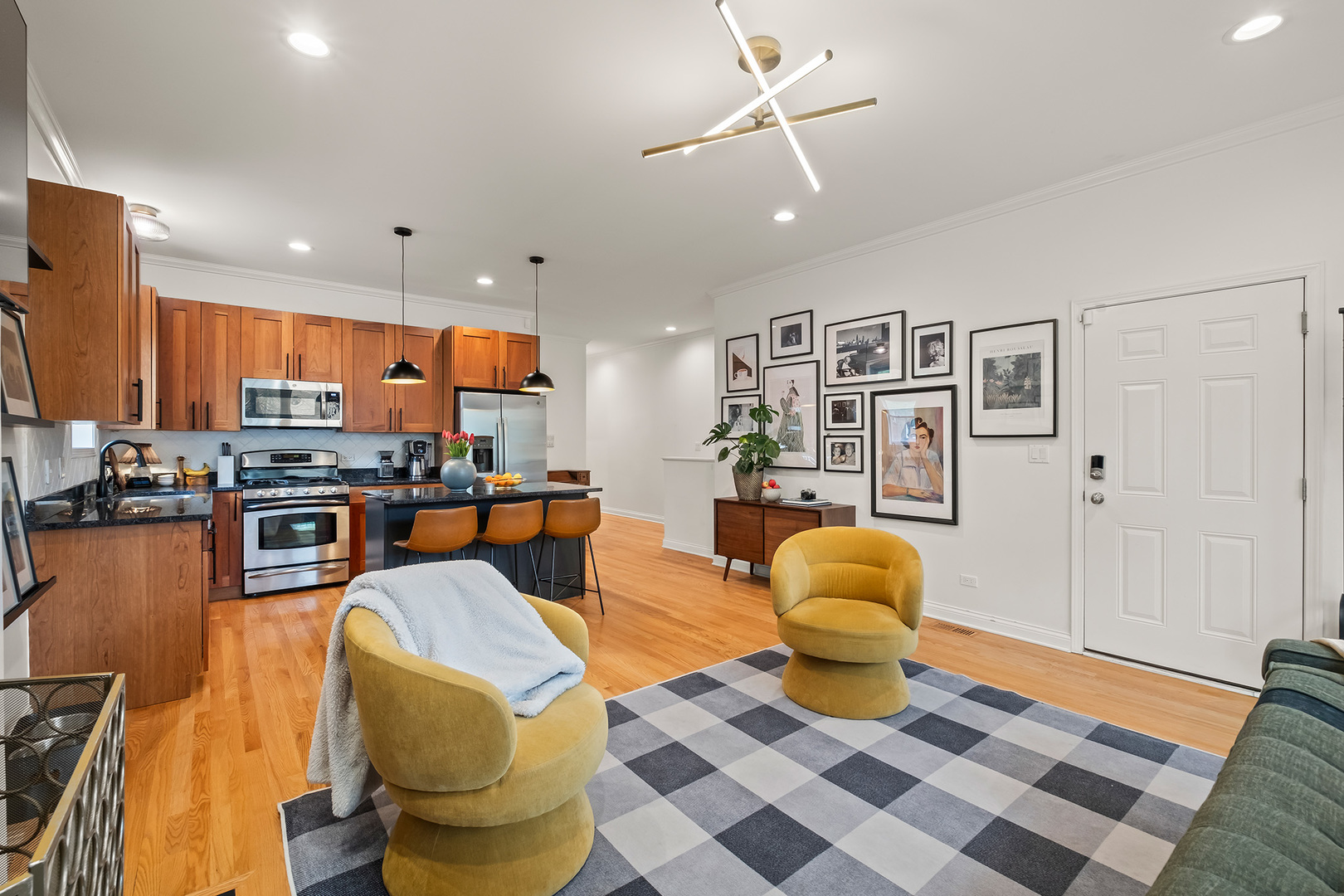 7300 N Hamilton Avenue #1S, Chicago, IL 60645