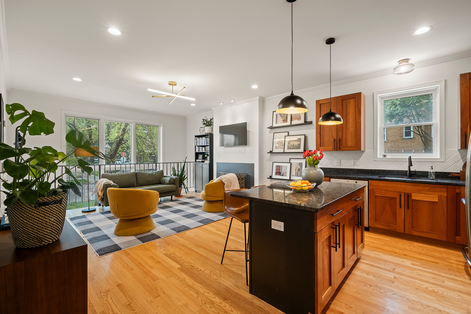 7300 N Hamilton Avenue #1S, Chicago, IL 60645