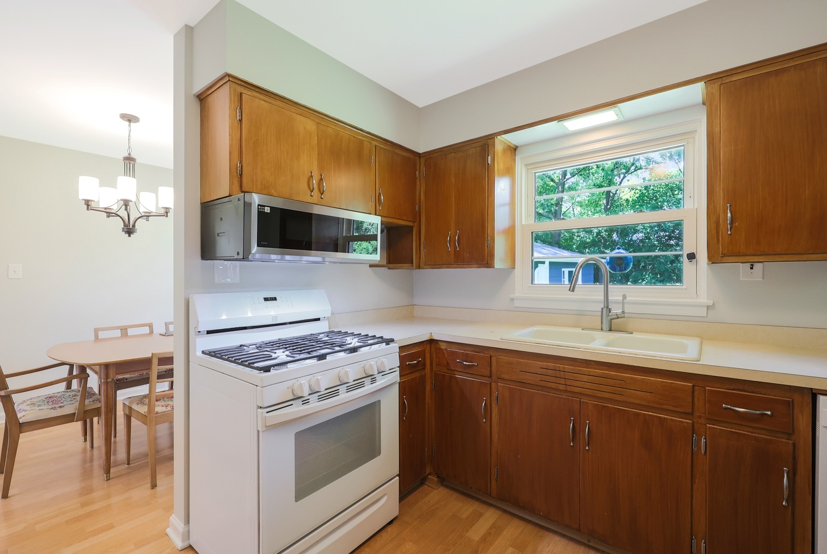 1615 E Evergreen Street, Wheaton, IL 60187