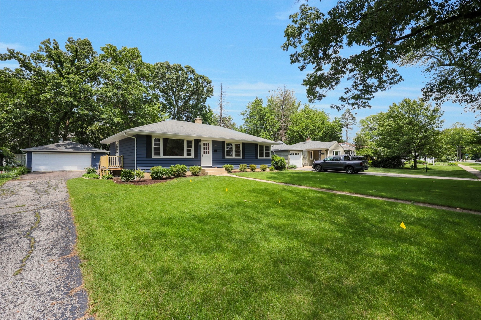 1615 E Evergreen Street, Wheaton, IL 60187