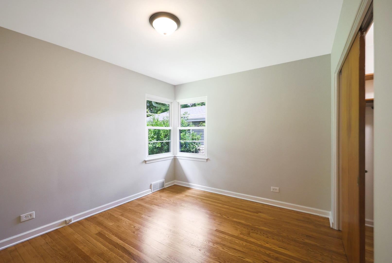 1615 E Evergreen Street, Wheaton, IL 60187