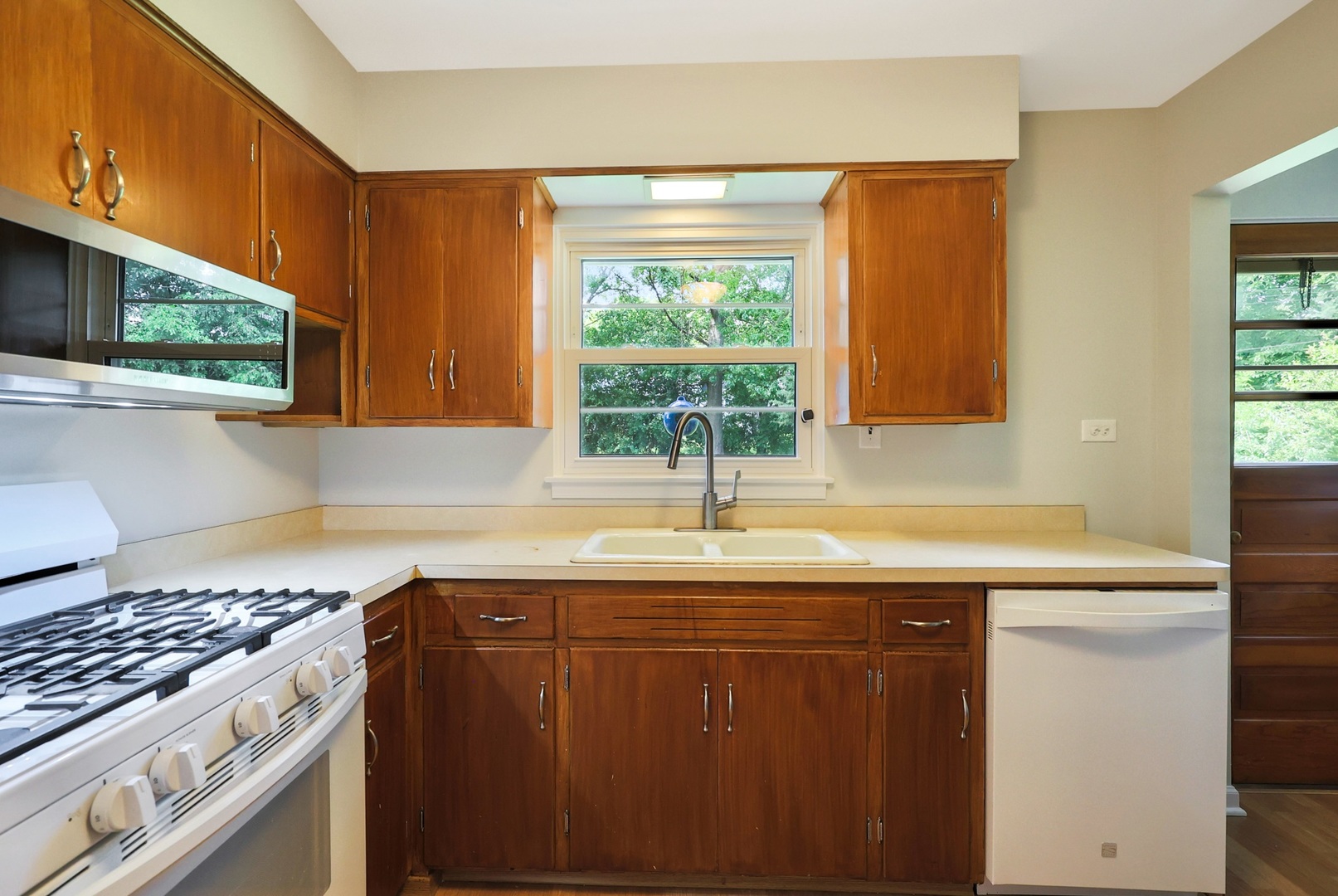 1615 E Evergreen Street, Wheaton, IL 60187