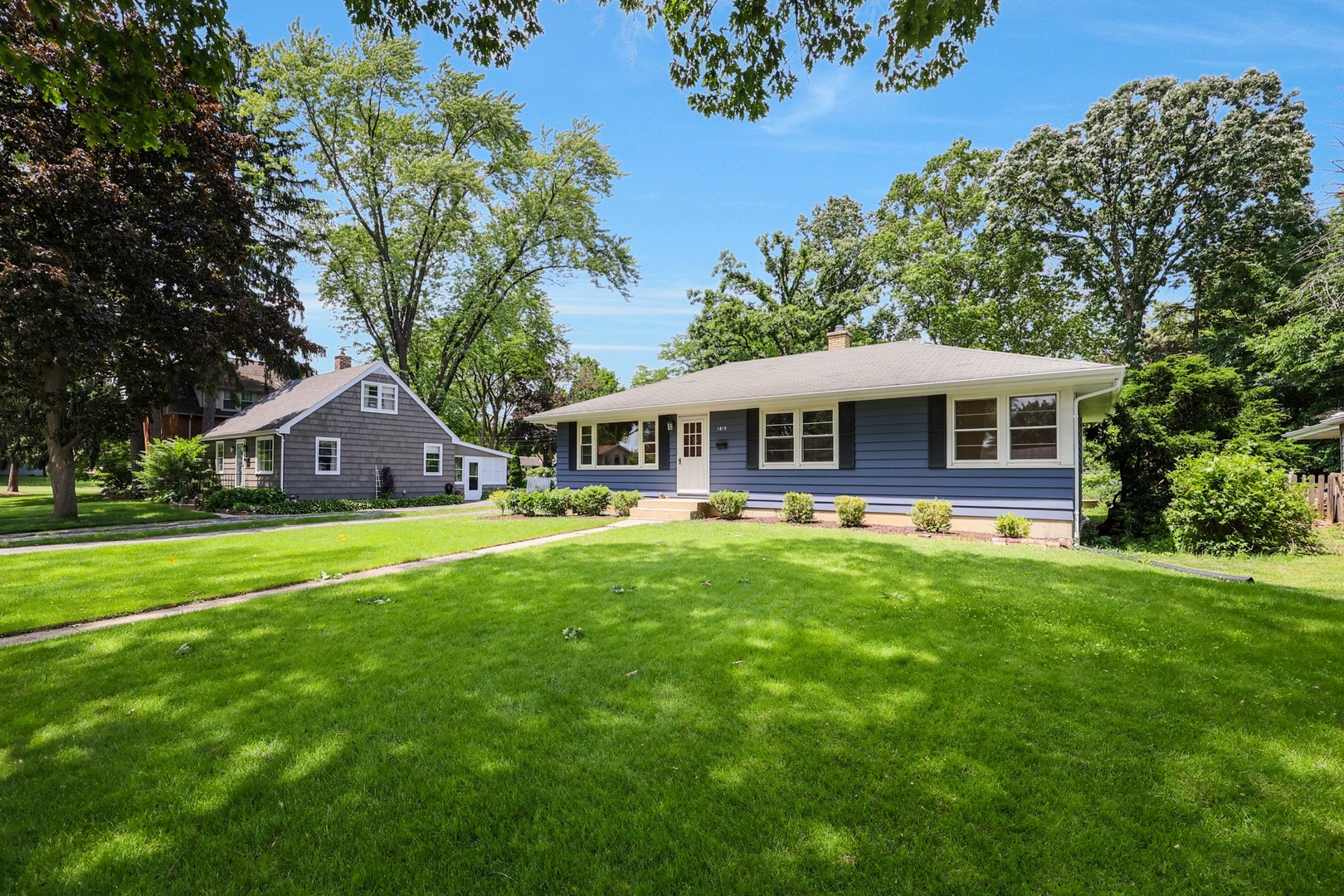 1615 E Evergreen Street, Wheaton, IL 60187