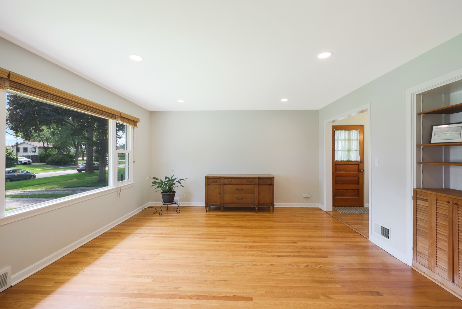 1615 E Evergreen Street, Wheaton, IL 60187