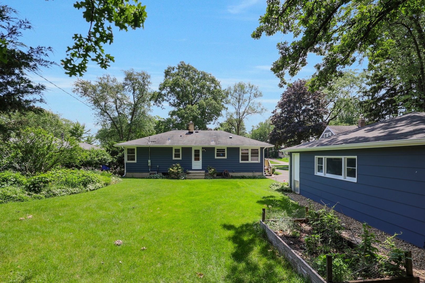 1615 E Evergreen Street, Wheaton, IL 60187