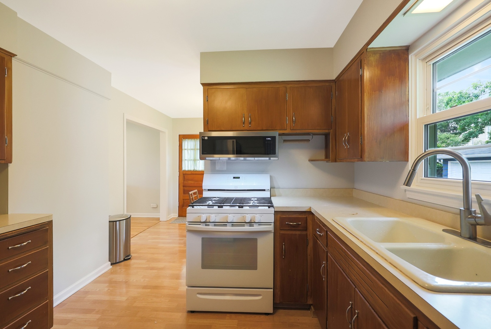 1615 E Evergreen Street, Wheaton, IL 60187
