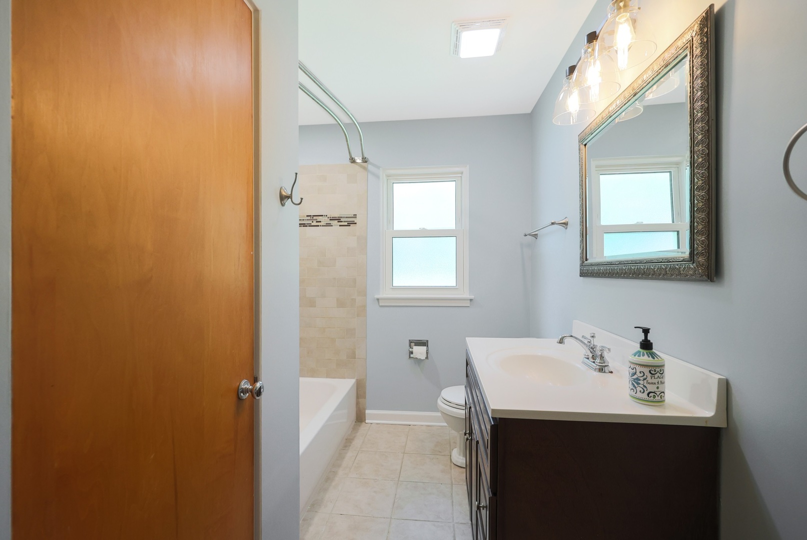1615 E Evergreen Street, Wheaton, IL 60187