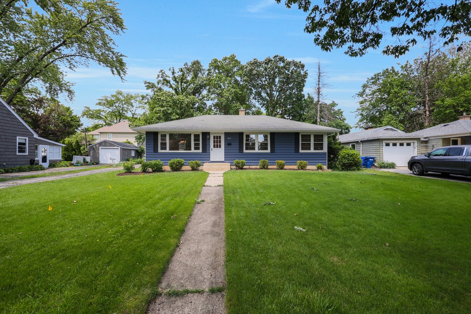1615 E Evergreen Street, Wheaton, IL 60187