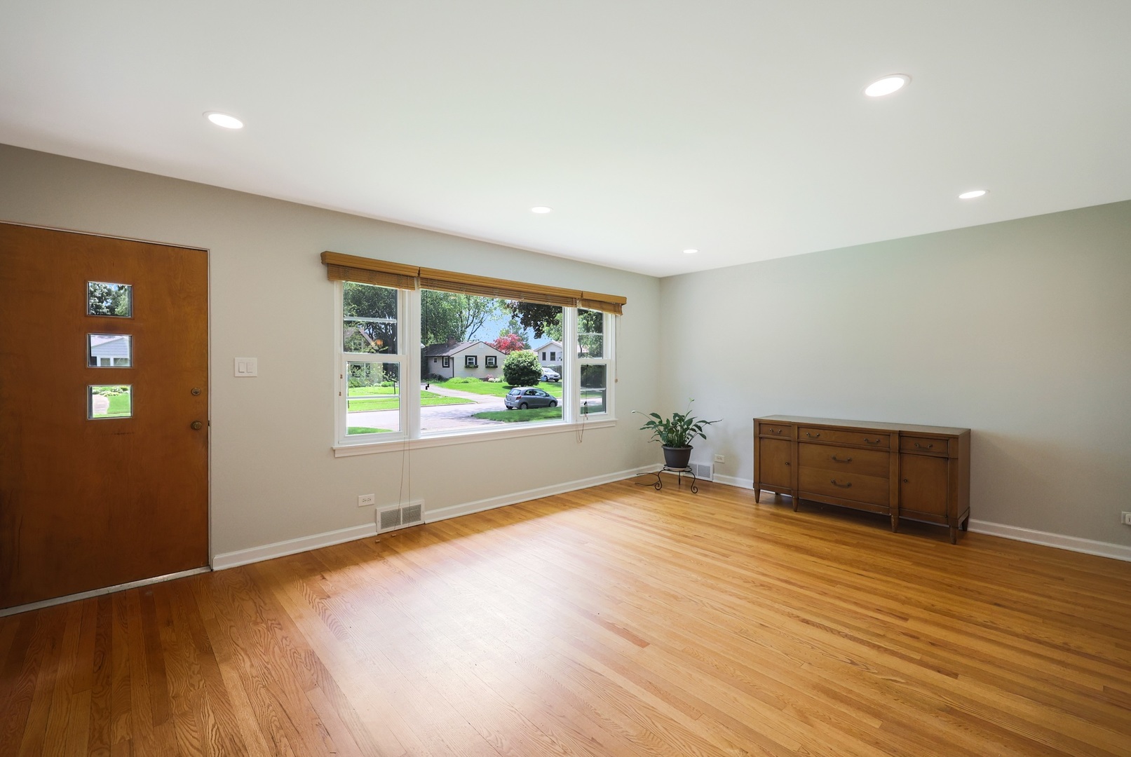 1615 E Evergreen Street, Wheaton, IL 60187