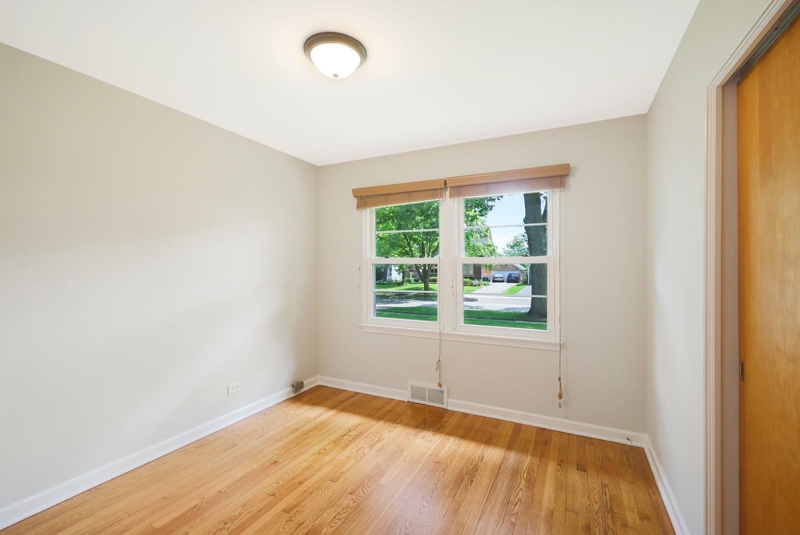 1615 E Evergreen Street, Wheaton, IL 60187
