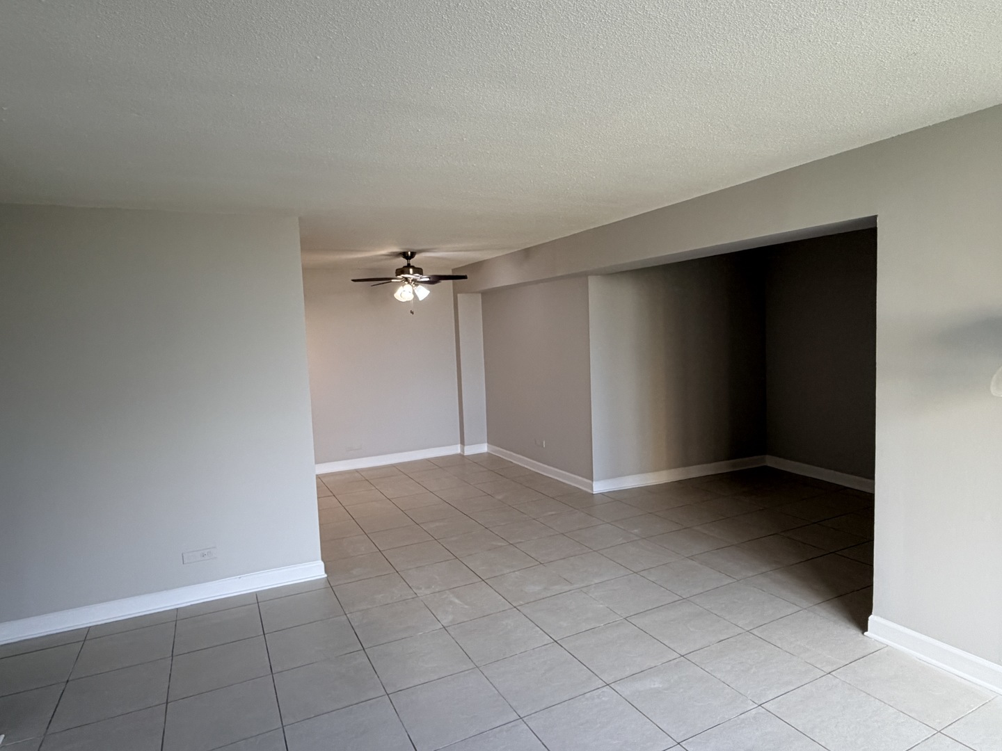 2211 S Highland Avenue #6D, Lombard, IL 60148