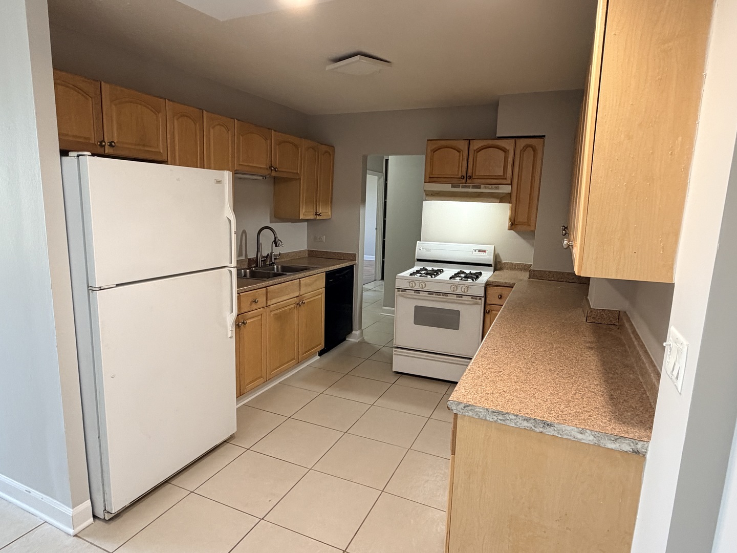 2211 S Highland Avenue #6D, Lombard, IL 60148
