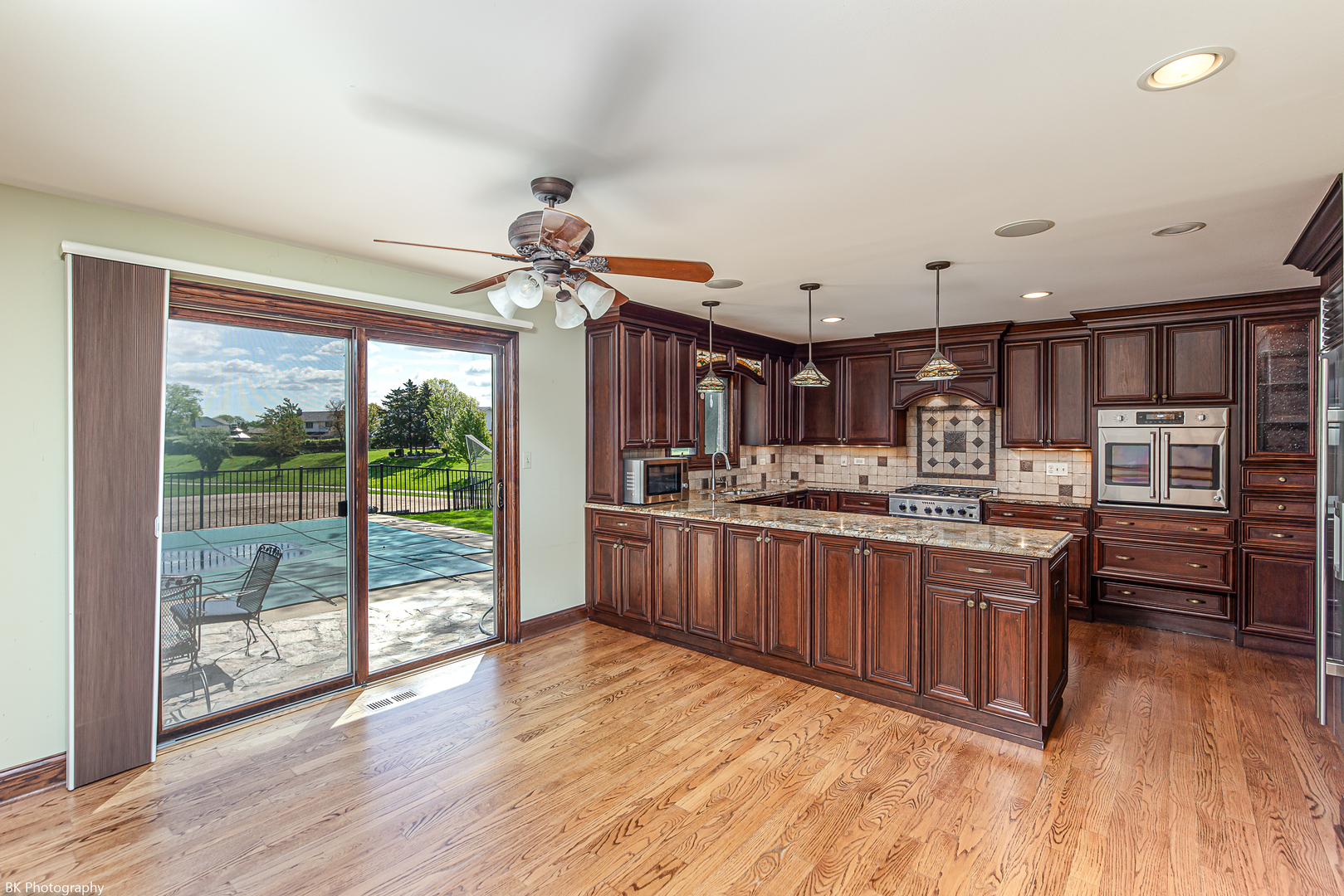 6645 Wedgewood Lane, Willowbrook, IL 60527