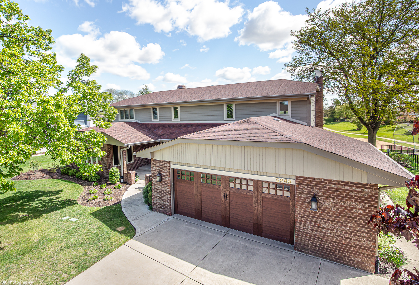 6645 Wedgewood Lane, Willowbrook, IL 60527