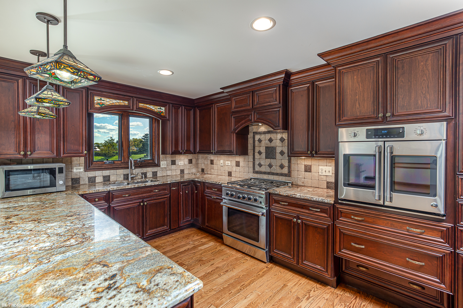 6645 Wedgewood Lane, Willowbrook, IL 60527