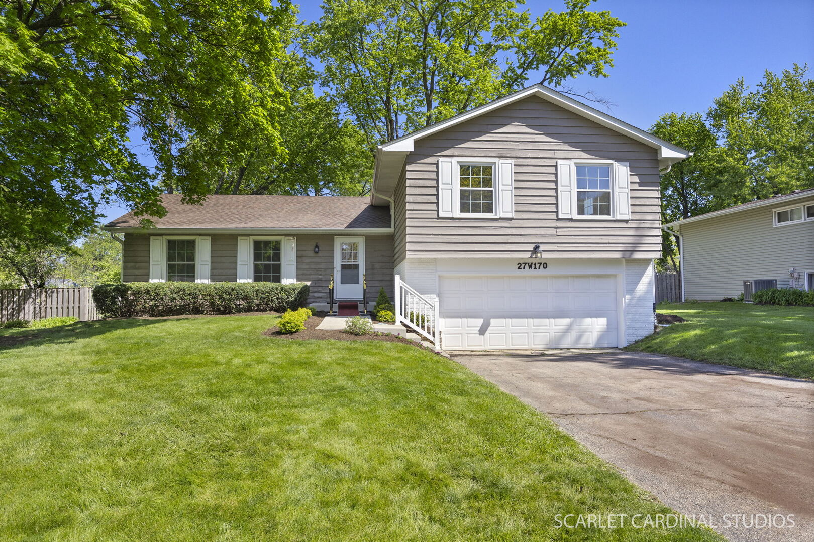 27W170 FLEMING Drive, Winfield, IL 60190