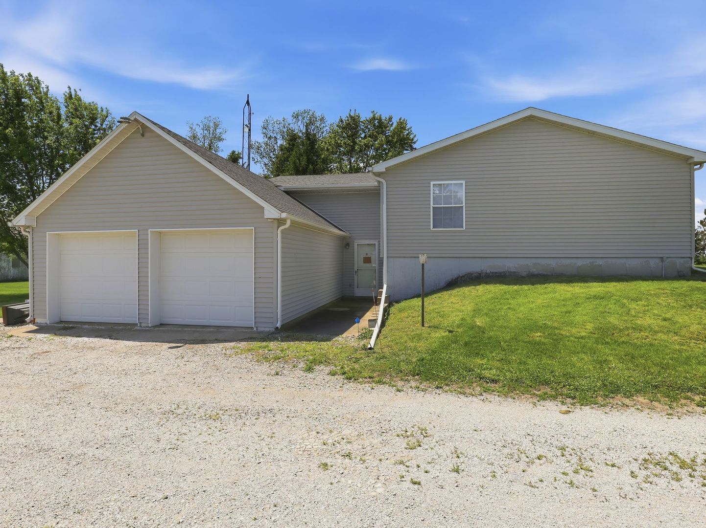 10078 State Route 9 Route, Hoopeston, IL 60942