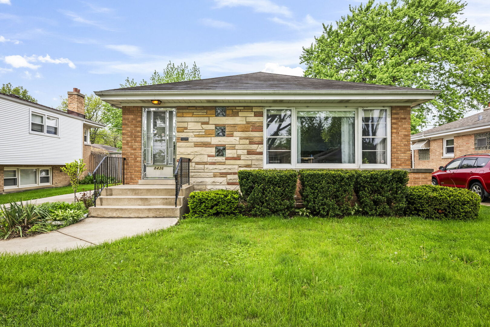 8436 N ORIOLE Avenue, Niles, IL 60714
