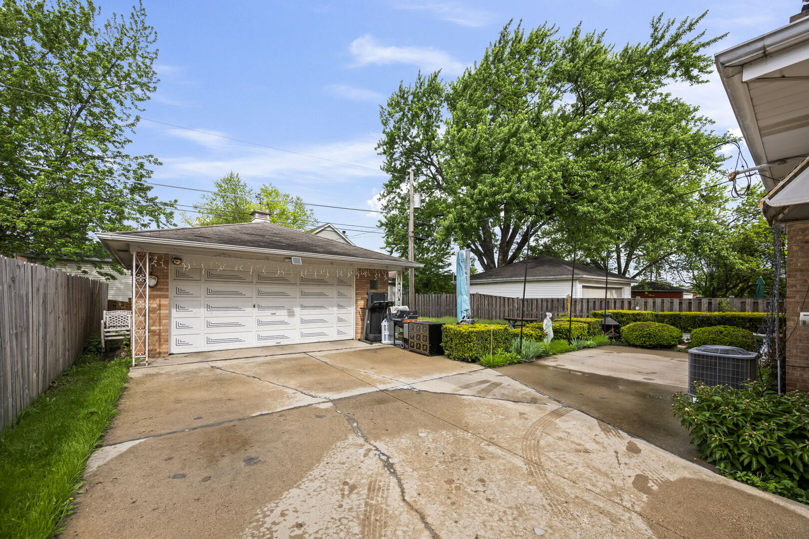 8436 N ORIOLE Avenue, Niles, IL 60714