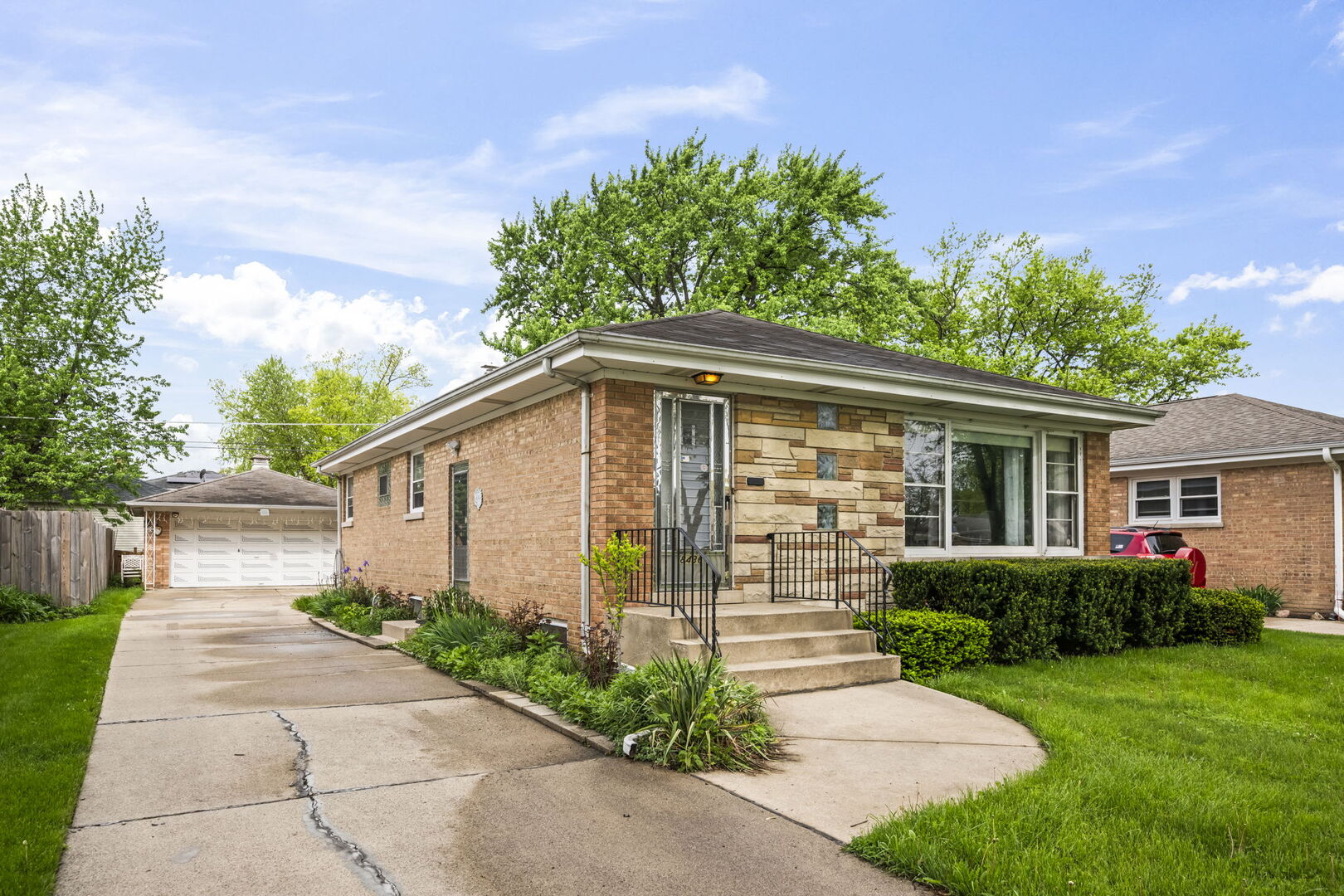 8436 N ORIOLE Avenue, Niles, IL 60714