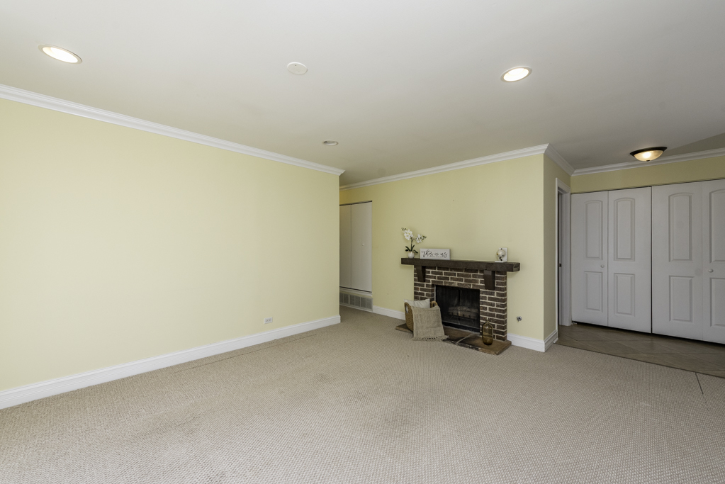 5227 Rockpointe Court #5227, Gurnee, IL 60031