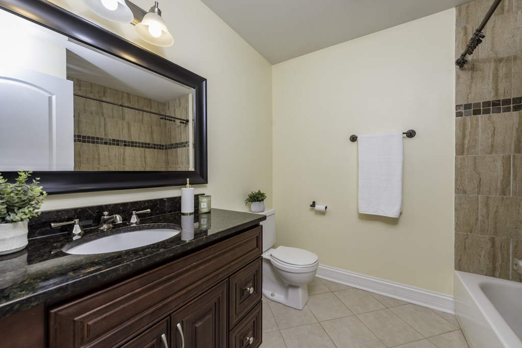 5227 Rockpointe Court #5227, Gurnee, IL 60031