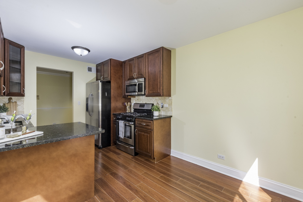 5227 Rockpointe Court #5227, Gurnee, IL 60031