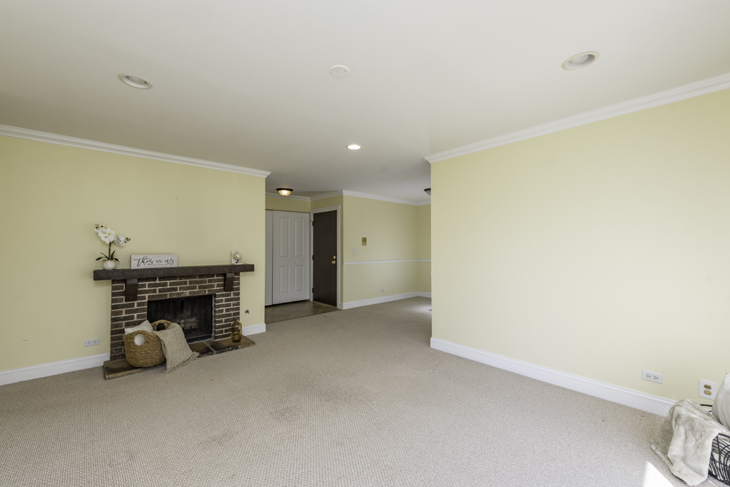 5227 Rockpointe Court #5227, Gurnee, IL 60031