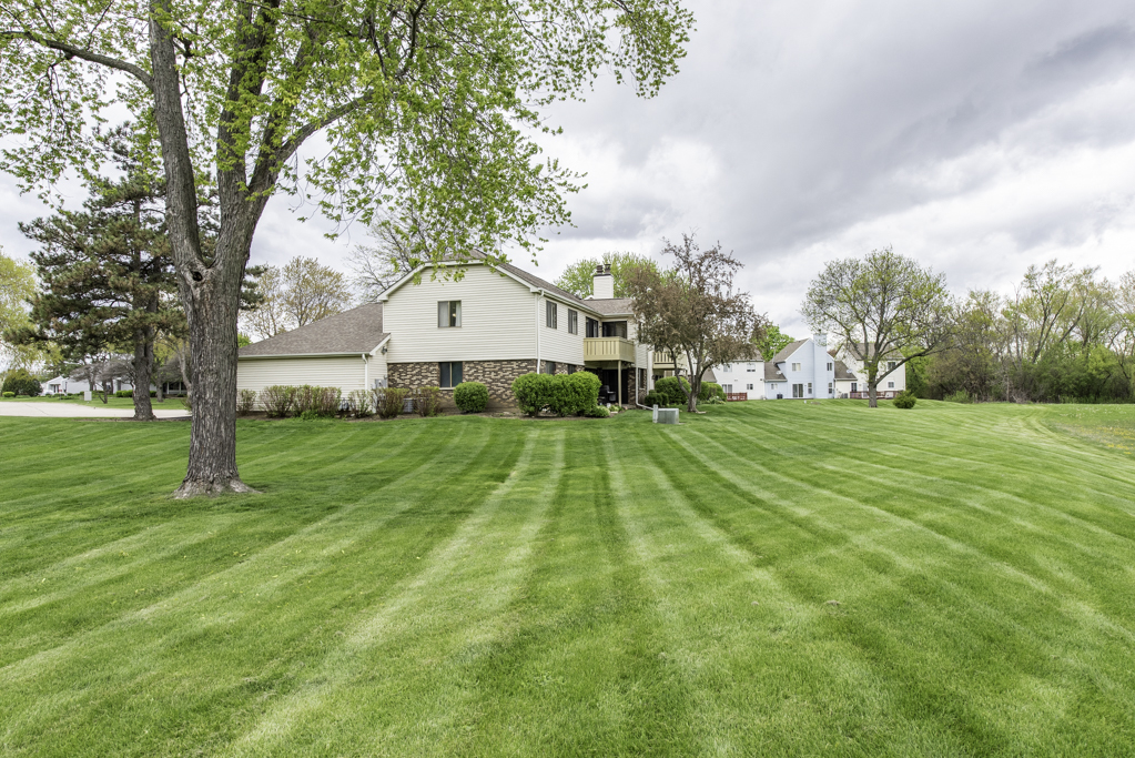 5227 Rockpointe Court #5227, Gurnee, IL 60031