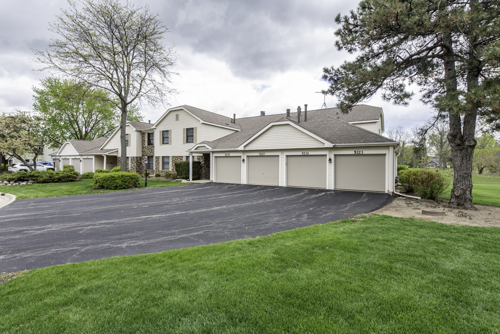 5227 Rockpointe Court #5227, Gurnee, IL 60031