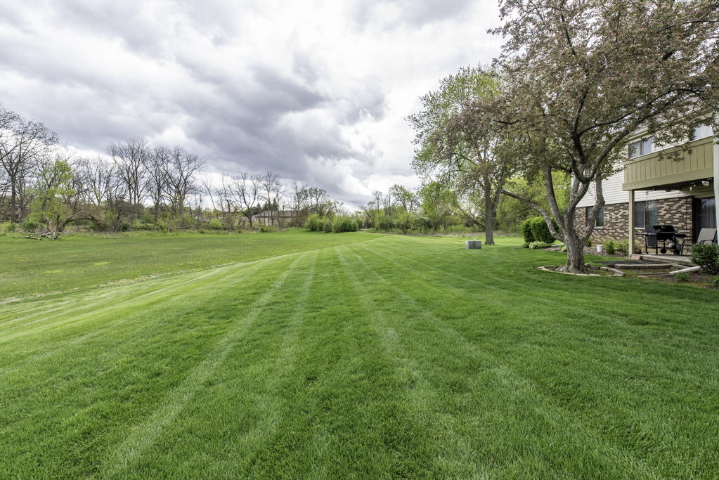 5227 Rockpointe Court #5227, Gurnee, IL 60031