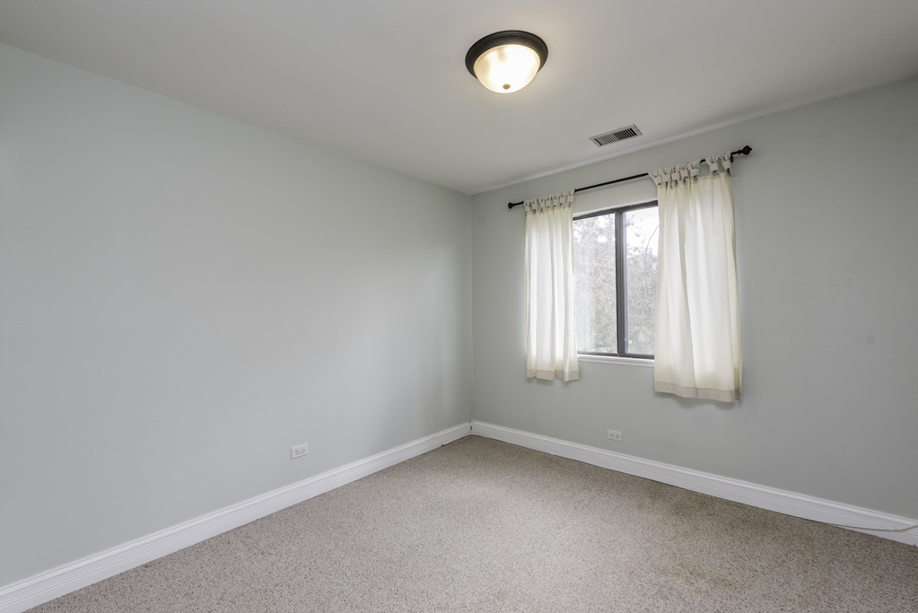 5227 Rockpointe Court #5227, Gurnee, IL 60031