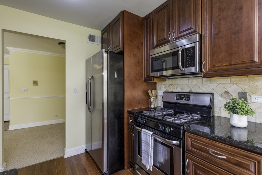 5227 Rockpointe Court #5227, Gurnee, IL 60031