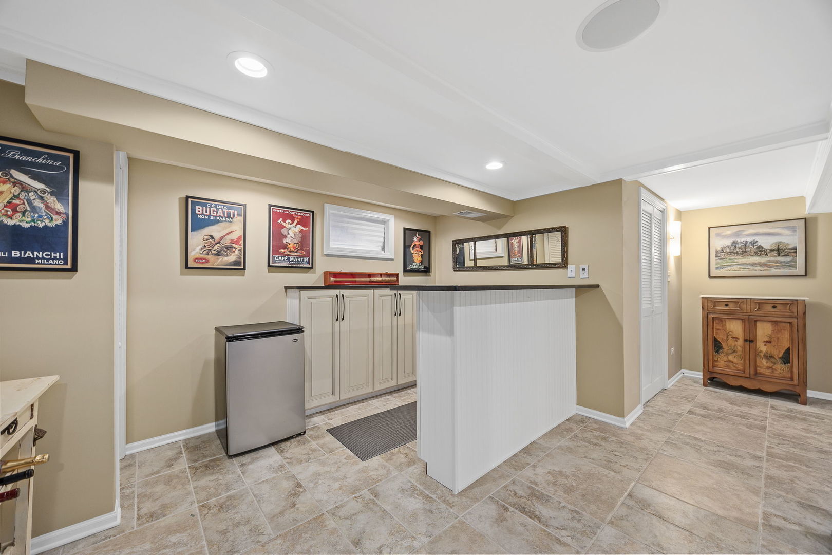 1706 Holly Avenue, Darien, IL 60561