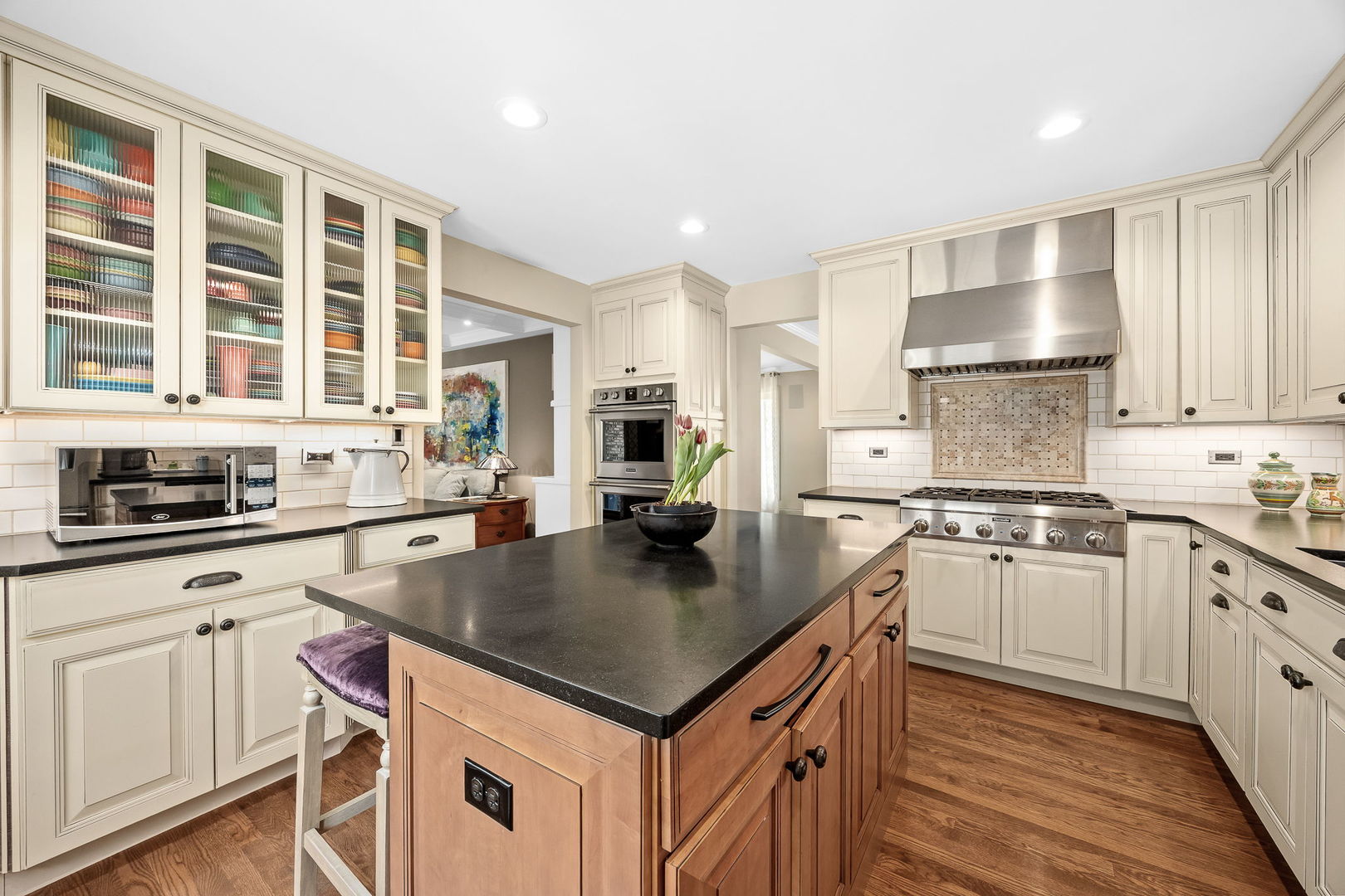 1706 Holly Avenue, Darien, IL 60561