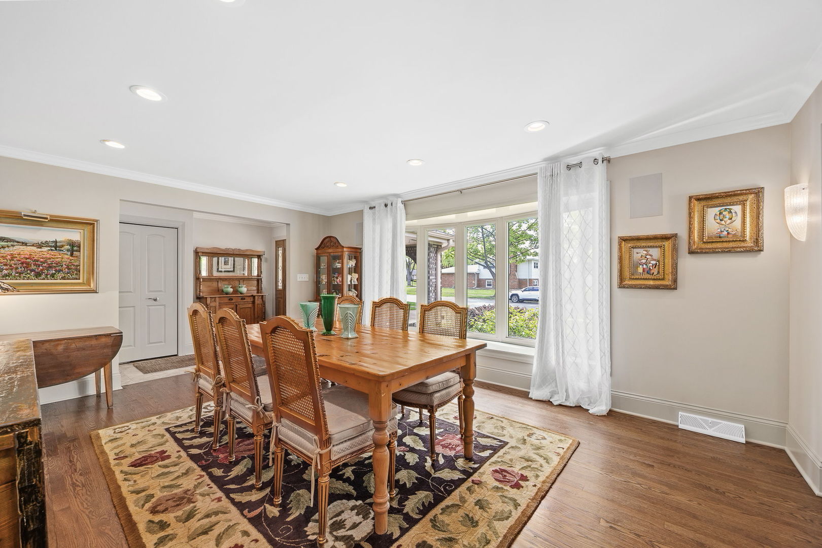 1706 Holly Avenue, Darien, IL 60561