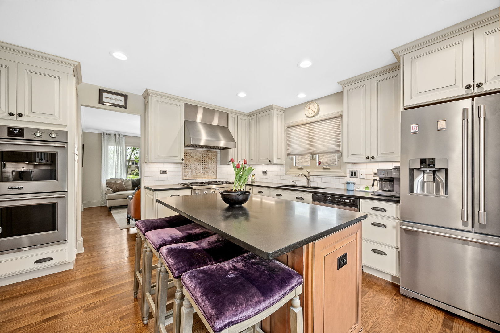 1706 Holly Avenue, Darien, IL 60561