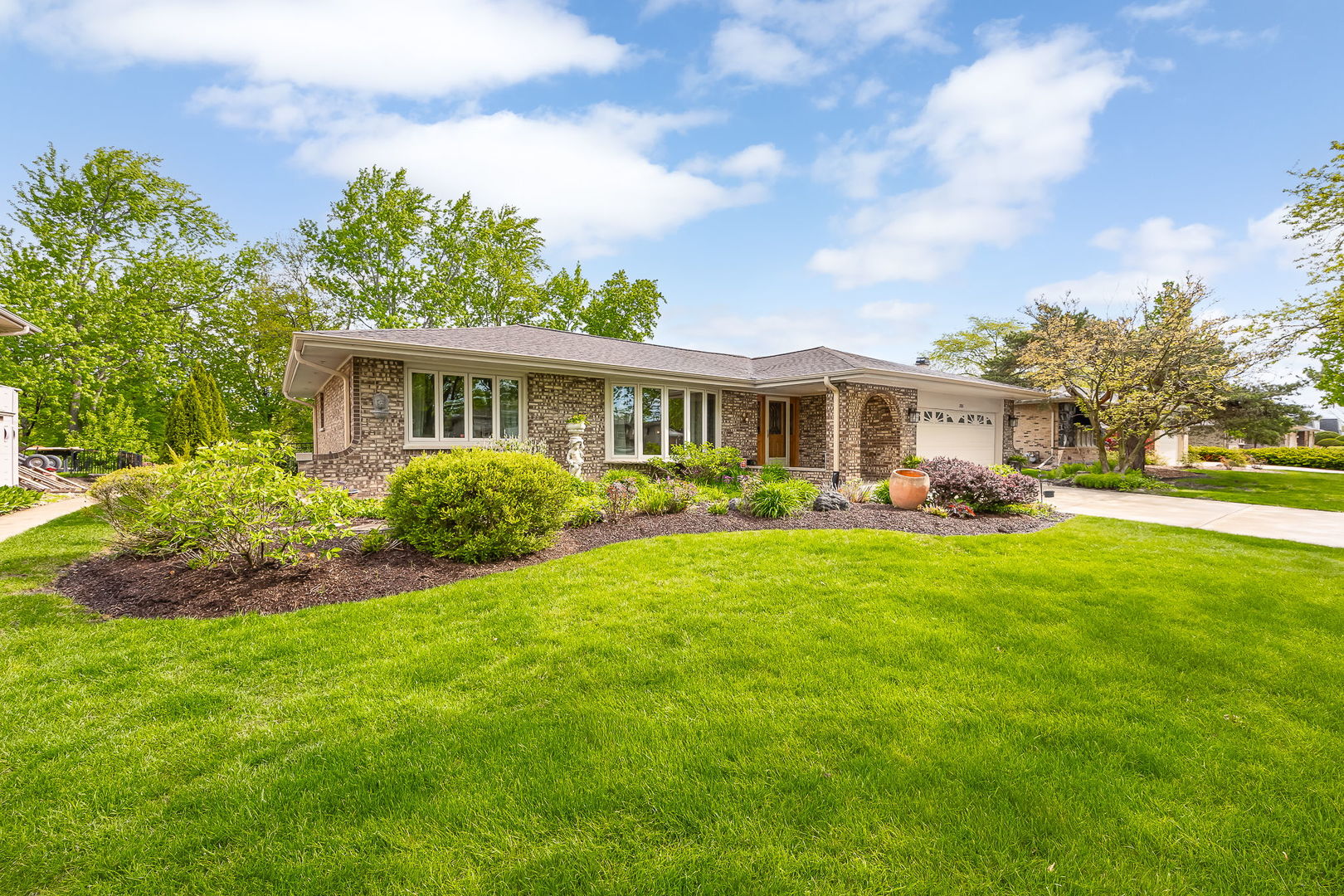 1706 Holly Avenue, Darien, IL 60561